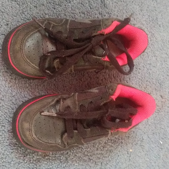 Boy's sneakers - Picture 2 of 3